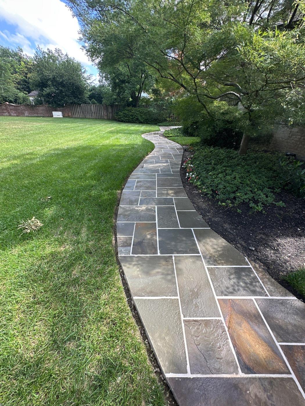 Natural stone walkway by Madewell Masonry